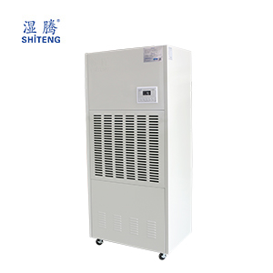 ���I����C ST-8240B